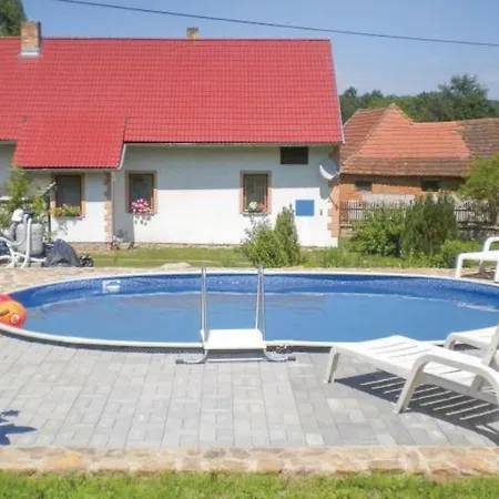 Three Bedroom Holiday In Tourov