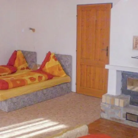 Three Bedroom Holiday In Tourov Hébergement de vacances *