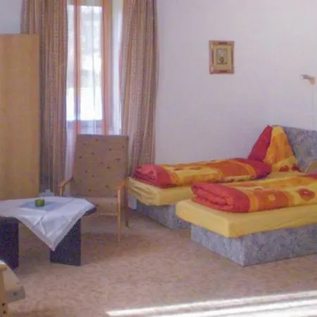 Three Bedroom Holiday In Tourov Hébergement de vacances