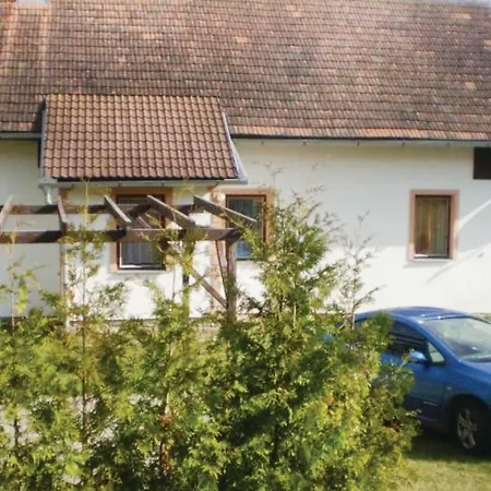 Three Bedroom Holiday In Tourov *